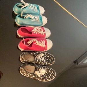 Size 2 girls’ tennis shoes